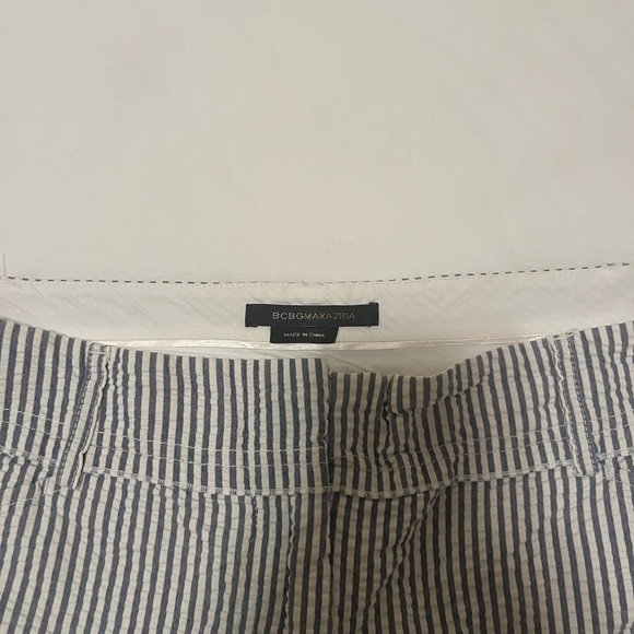BCBG maxazria blue/white seersucker cotton shorts. - Picture 6 of 6